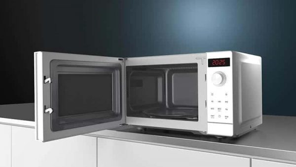 Lò vi sóng Siemens nhỏ gọn, màu bạc sang trọng