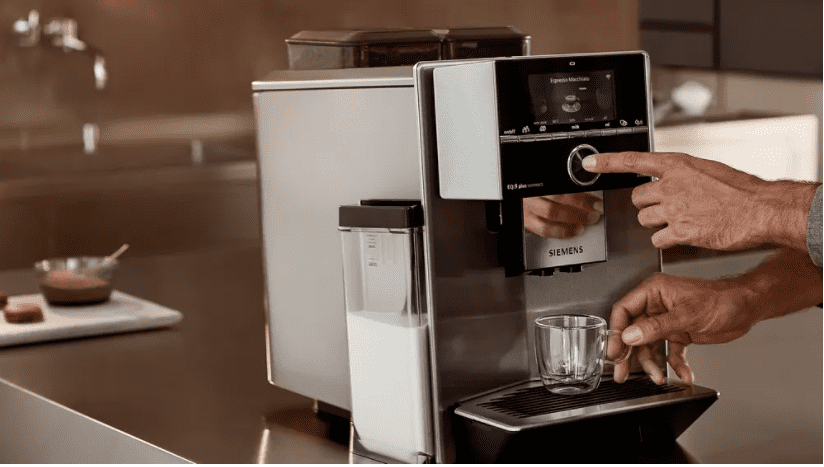 máy pha cà phê hoàn toàn tự động với chức năng nước nóng EQ.9plus