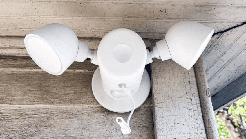 Thiết kế thân thiện của Nest Cam sử dụng dây