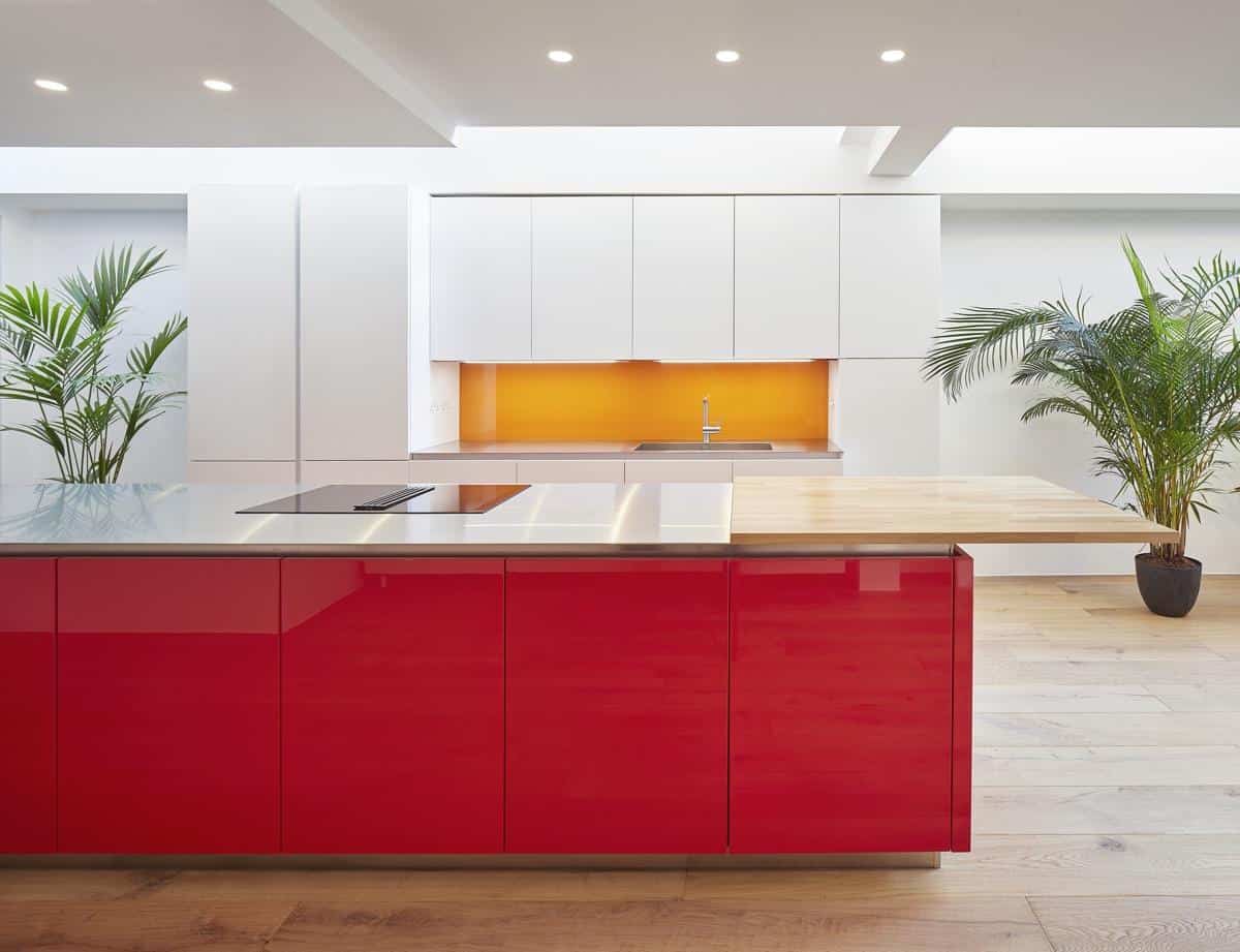 26 modern red and white kitchen