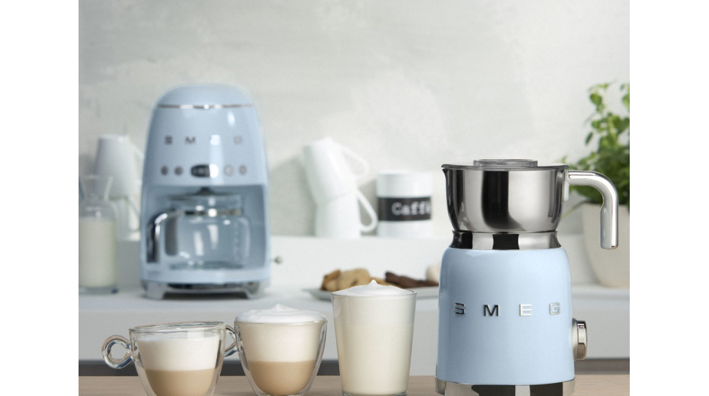 Máy tạo bọt sữa Smeg MFF11