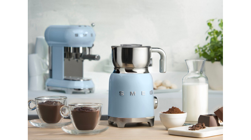 Máy tạo bọt sữa Smeg MFF11