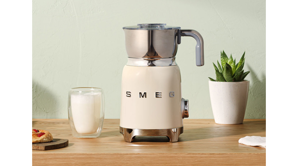 Máy tạo bọt sữa Smeg MFF11