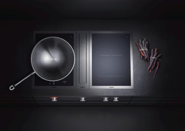 Bếp từ Gaggenau gây ấn tượng nhờ kiểu dáng độc đáo, kết hợp giữa hiện đại và cổ điển