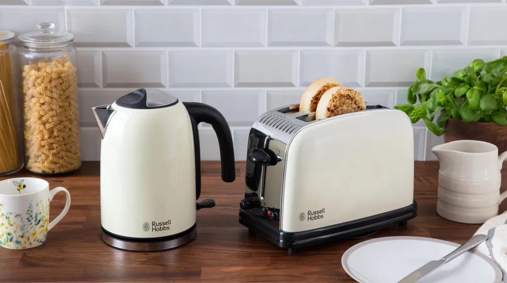 Ấm đun siêu tốc Russell Hobbs Colours Plus