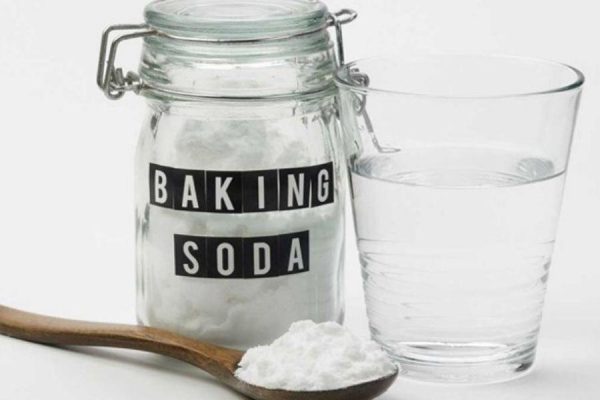 Sử dụng baking soda và nước 