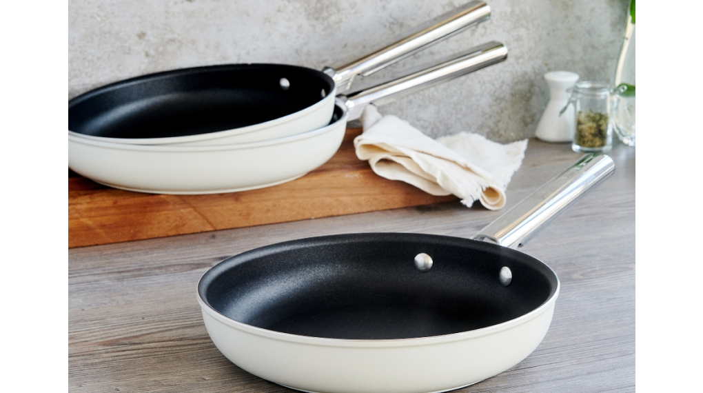 chao nhom chong dinh smeg ckff frying pan 3 1