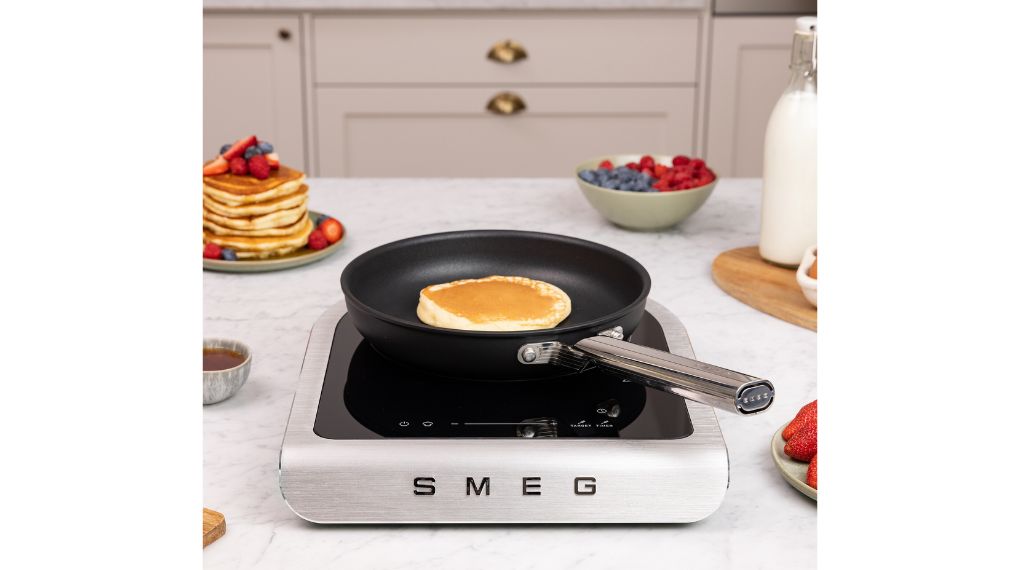Chảo nhôm chống dính Smeg CKFW3001 Wok