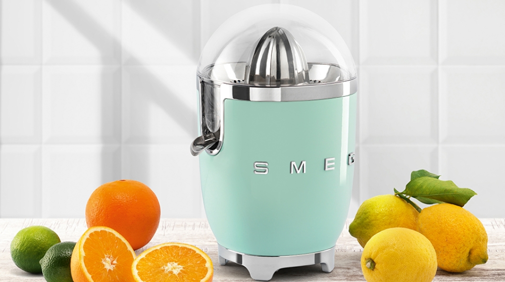 Máy vắt cam Smeg CJF11 - Đầu vắt thép không gỉ chắc chắn Máy vắt cam Smeg CJF11