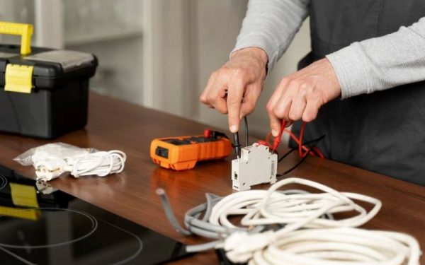 Tắt bếp và rút điện ngay khi gặp lỗi E7 bếp từ