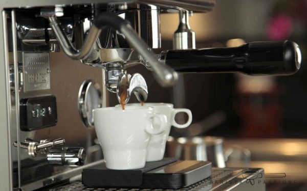 Các dấu hiệu nhận biết máy pha cà phê không ra nước mà bạn cần biết
