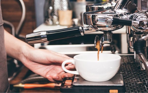 Nên lựa chọn máy pha cà phê phù hợp với điều kiện thực tế của quán