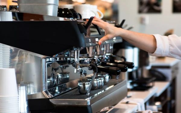 Nên mua máy pha cà phê nào cho quán nhỏ? Gợi ý & tư vấn chọn máy