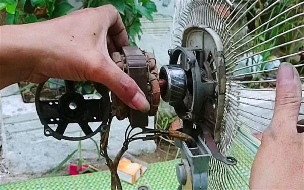 Cầu chỉ bị hỏng là nguyên nhân chính gây ra hiện tượng quạt không quay dù có điện