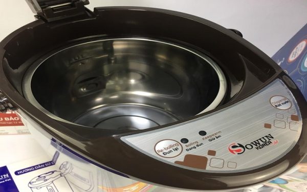 Gioăng cao su dưới nắp bình giúp đảm bảo kín hơi khi đun nước