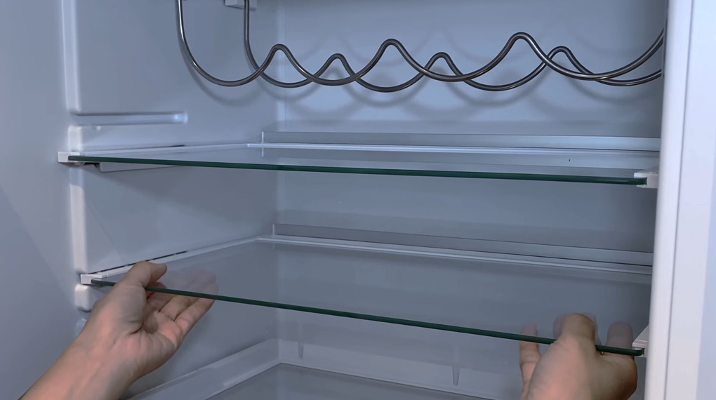 Tủ lạnh âm tủ Gaggenau RB282304ID 271 lít series 200-Kệ kính chịu lực Tủ lạnh âm tủ Gaggenau RB282304ID 271 lít series 200-Kệ kính chịu lực