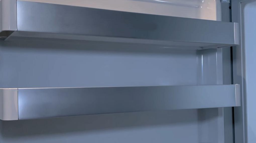 Tủ lạnh âm tủ Gaggenau RB282304ID 271 lít series 200-Kệ cửa bền bỉ Tủ lạnh âm tủ Gaggenau RB282304ID 271 lít series 200-Kệ cửa bền bỉ