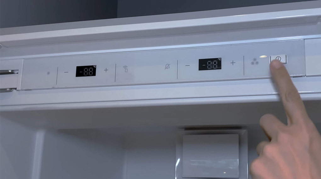 Tủ lạnh âm tủ Gaggenau RB282304ID 271 lít series 200-Bảng điều khiển cảm ứng Tủ lạnh âm tủ Gaggenau RB282304ID 271 lít series 200-Bảng điều khiển cảm ứng