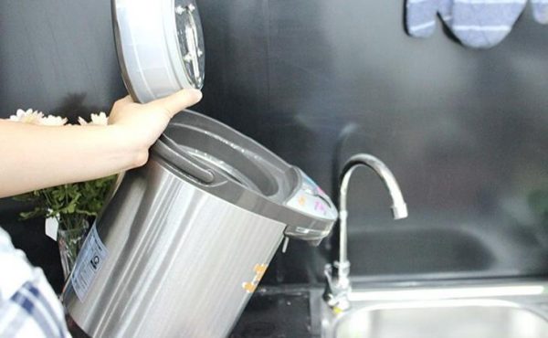 Vệ sinh, bảo dưỡng bình thủy điện thường xuyên để loại bỏ cặn bám