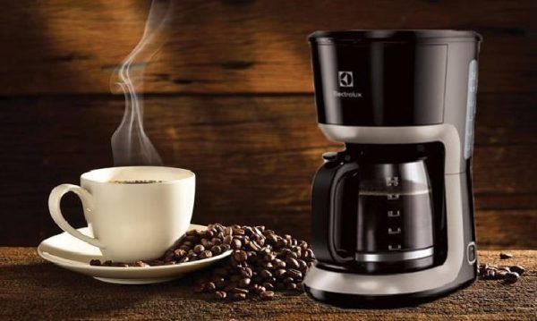 Máy pha cà phê nhỏ giúp bạn thoải mái tận hưởng những ly cà phê ngon đúng chuẩn mà không mất quá nhiều thời gian