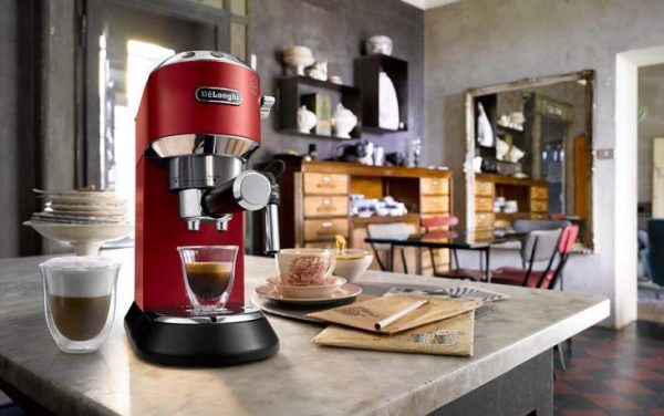 Máy pha cà phê nhỏ Espresso giúp tạo ra những ly cà phê thơm ngon, đậm đà