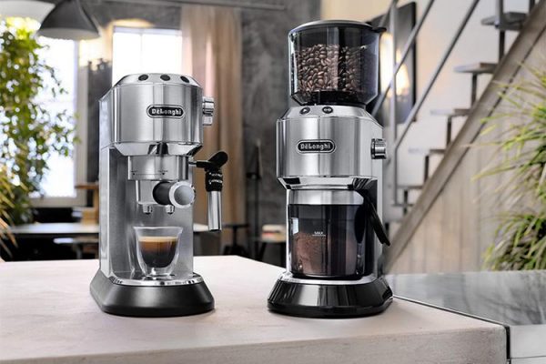Máy pha cà phê Delonghi EC685.BK Dedica thích hợp dùng trong những gia đình có từ 4-6 thành viên