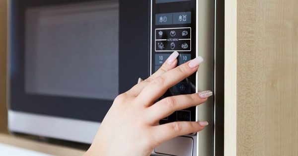 Hướng dẫn chi tiết về lò vi sóng không vào điện, giải pháp tối ưu từ Minhaus