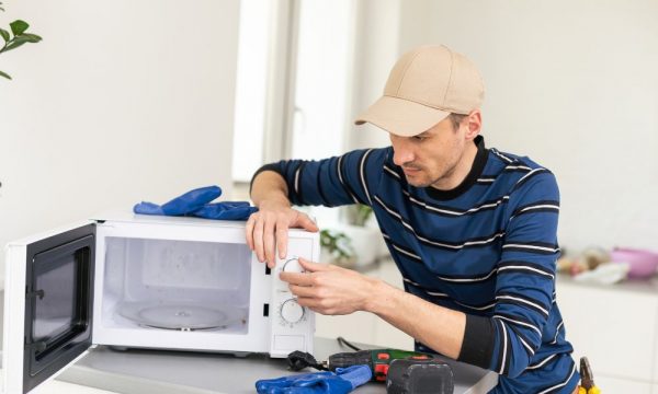 Các bước kiểm tra nhanh lò vi sóng không vào điện dành cho người dùng
