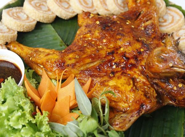 Gà nướng muối ớt cay giòn đặc trưng từ lò nướng chuẩn vị