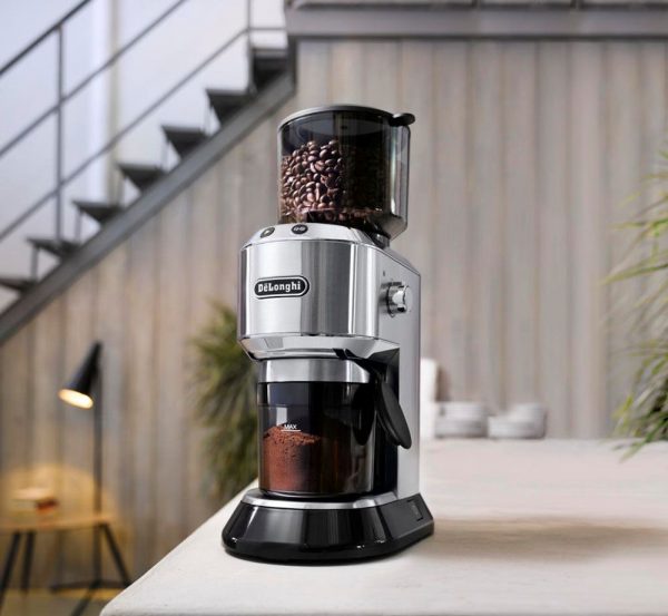 Bộ phận cối xay của máy Delonghi cũng cần được vệ sinh định kỳ