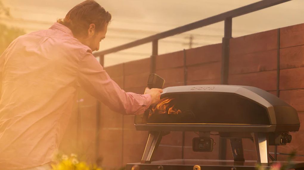 Lò nướng pizza ngoài trời Ooni Koda 2 Max - tấm chắn lửa Flamekeeper 3
