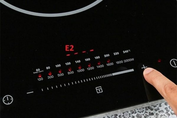 Bếp từ báo lỗi E2 – Nguyên nhân và cách khắc phục hiệu quả tại nhà 1 Khi sử dụng một chiếc bếp từ hiện đại, nhiều gia đình gặp trường hợp màn hình hiển thị mã lỗi E2