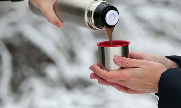 Dùng sai cách có thể gây phản ứng hóa học, tăng áp suất hoặc nhiễm khuẩn trong bình giữ nhiệt