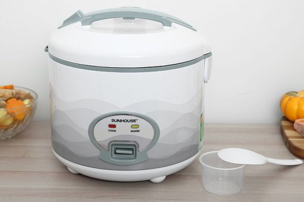 Chi Tiết Cách Làm Tỏi Đen Đơn Giản Bằng Nồi Cơm Điện Tại Nhà 5 Nồi cơm điện Sunhouse SHD8602 giữ ấm đều, chống dính tốt, lý tưởng cho tỏi đen chín đều, tiết kiệm điện