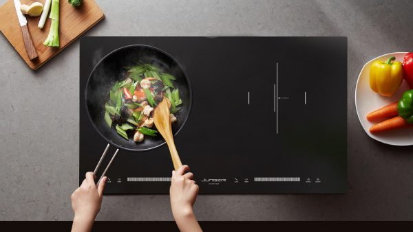 Mặt kính bếp từ bị nứt phải làm sao? Hướng dẫn xử lý an toàn 1 Để bếp ở nhiệt độ quá cao trong thời gian dài khiến mặt kính dễ bị nứt