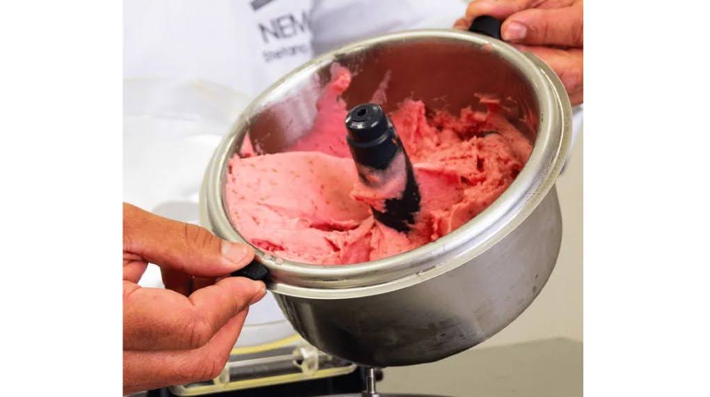 Máy làm kem mini Nemox 003B420250 Gelato Chef 3L AUTOMATIC i-Green 1,5 lít - Tiện ích may lam kem mini nemox 003b420250 gelato chef 3l automatic i green 1 5 lit 5 1