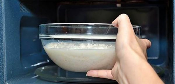 nấu cơm bằng lò vi sóng