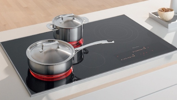 Nên Dùng Bếp Từ Hay Bếp Hồng Ngoại? So Sánh Chi Tiết Giúp Bạn Chọn Đúng 3 Bếp từ nấu nhanh hơn đến 40%, tiết kiệm điện hiệu quả và giữ bếp luôn mát mẻ