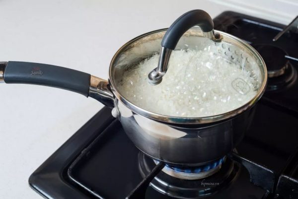 Cơm dễ cháy hay chưa chín đều nếu không điều chỉnh lửa khi nấu gas