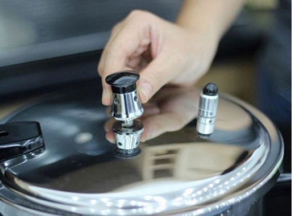 Thay ron silicon 6–12 tháng hoặc khi cứng, rạn, bám mùi để giữ độ kín nồi