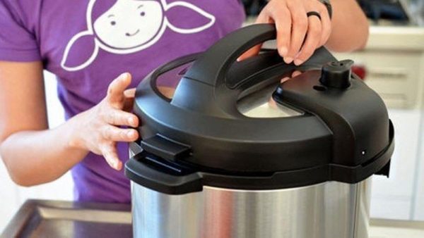 Lau khô, cất nơi khô thoáng và tránh ánh nắng trực tiếp để nồi có tuổi thọ cao hơn 