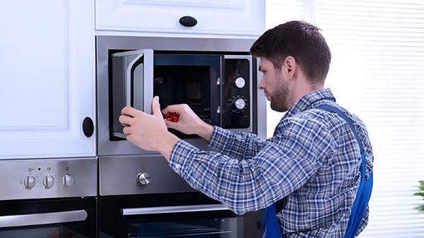 Tự kiểm tra đủ bước nhưng lò vẫn lỗi? Đến trung tâm bảo hành ngay