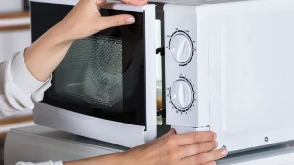 Điều chỉnh chốt hoặc thay công tắc tại trung tâm bảo hành