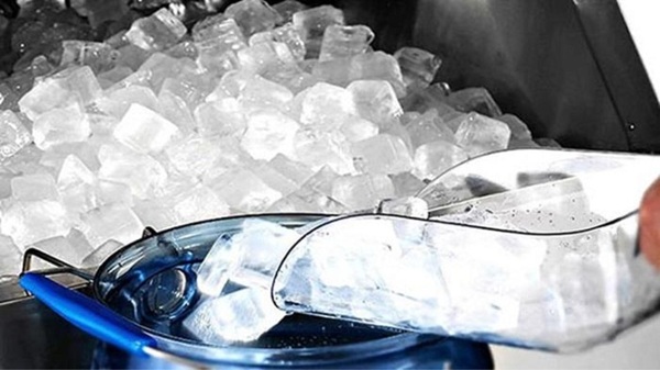 Cách chọn máy làm đá cho quán cafe phù hợp với nhu cầu 9 Chọn đúng hình dạng, kích thước đá giúp đồ uống lâu tan và trải nghiệm khách hàng