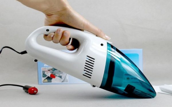 Chi tiết cách lắp máy hút bụi cầm tay đơn giản tại nhà 4 Lắp ráp phần thân của máy hút bụi cầm tay, đảm bảo các khớp nối chắc chắc