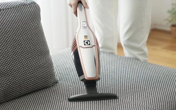 Chi tiết cách lắp máy hút bụi cầm tay đơn giản tại nhà 6 Kiểm tra và sử dụng sau khi lắp ráp máy hút bụi cầm tay