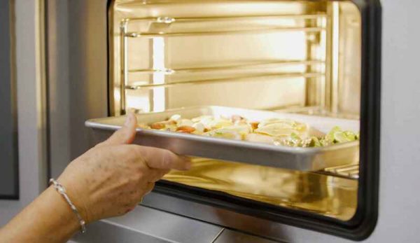 Lò nướng kèm hấp Gaggenau có tốt không? Có nên đầu tư? 8 Hâm nóng bằng hơi nước giúp món ăn không bị khô cứng
