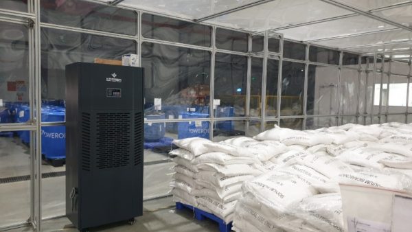 Máy hút ẩm nhà xưởng là gì? Cách chọn máy hút ẩm công nghiệp đúng công suất cho kho và nhà máy 3 Máy hút ẩm nhà xưởng tách hơi nước khỏi không khí bằng công nghệ ngưng tụ hoặc rotor, giúp duy trì độ ẩm ổn định