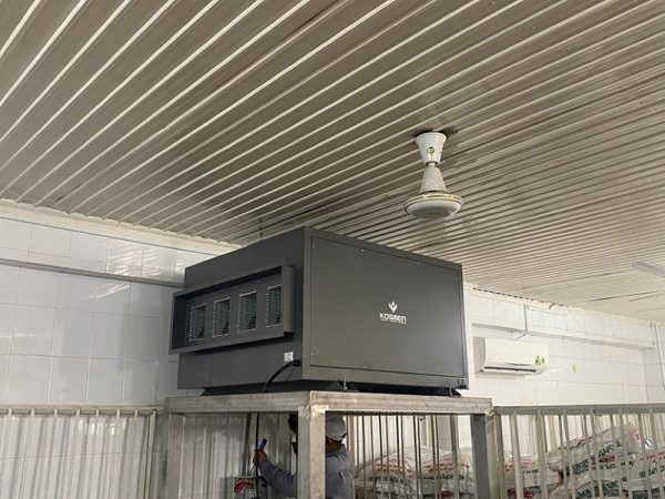 Máy hút ẩm nhà xưởng là gì? Cách chọn máy hút ẩm công nghiệp đúng công suất cho kho và nhà máy 5 Máy hút ẩm treo trần giúp tiết kiệm diện tích, phân phối khí khô đều, phù hợp nhà xưởng có mật độ máy cao