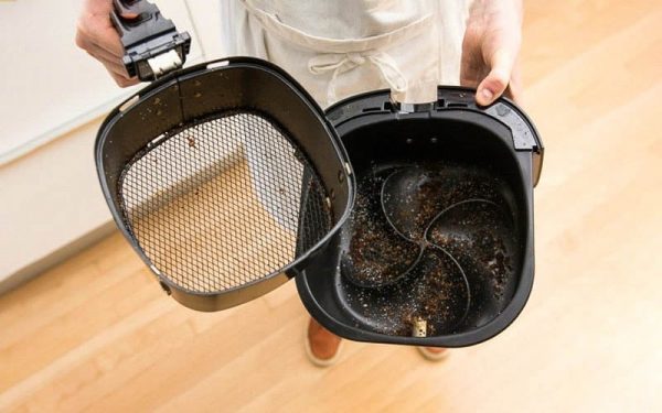 Nồi chiên không dầu bị rỉ sét: Có nguy hiểm không và cách xử lý tại nhà 1 Nếu vết rỉ nhỏ, mới xuất hiện ở phần khay hoặc vỉ kim loại, bạn có thể xử lý sớm để tránh lan rộng